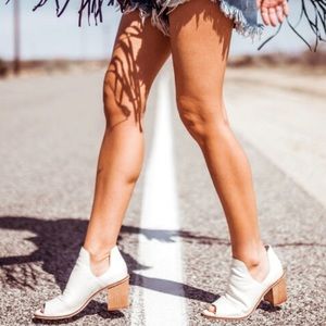 Chinese Laundry Clarita Peep Toe Bootie/Sandal